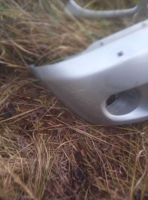 Бампер передний RAV4 + накладка.