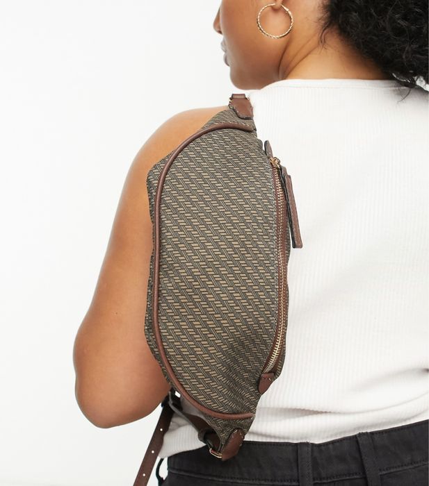 ASOS Design Curve – коричнева сумка на пояс 90-х років з монограмою