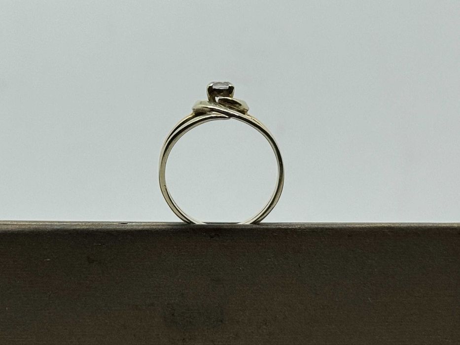 Wyjątkowy złoty pierścionek  585  R-13