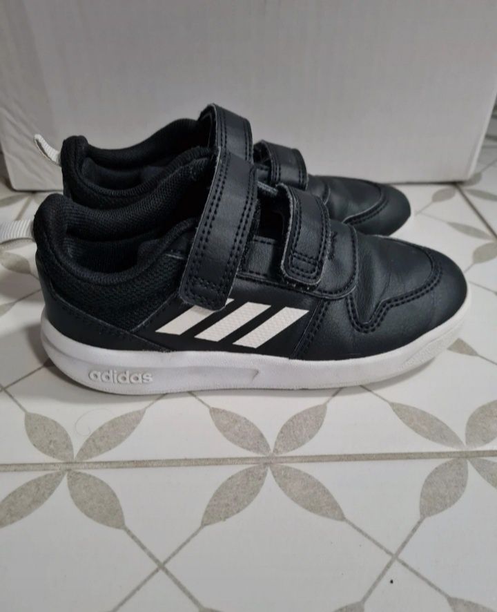Czarne buty z adidasa dla chlopca rozmiar 28