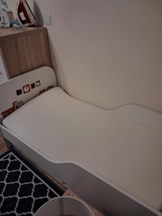 Łóżko dzieciecie 140x70 + 2 prześcieradła gratis