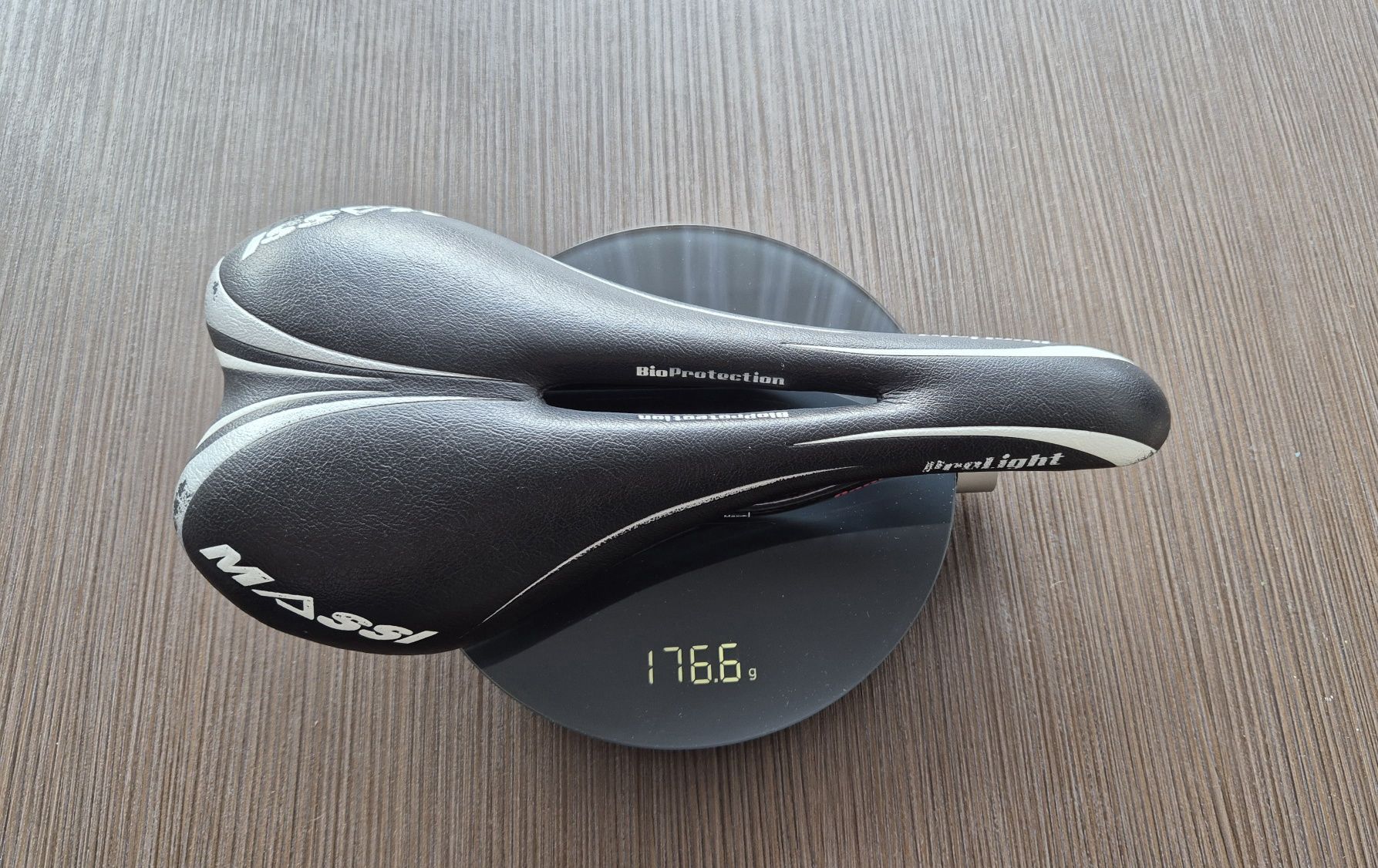 Siodełko rowerowe Massi Prolight Carbon 176g rozm. 131 x 272 karbonowe
