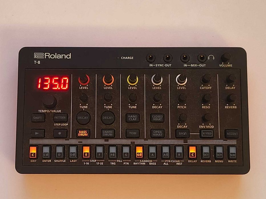 Roland AIRA Compact T-8 BEAT MACHINE