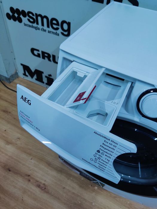 Пральна машина AEG™ EXCLUSIVE 9000 Series з парою. Made in Italy.