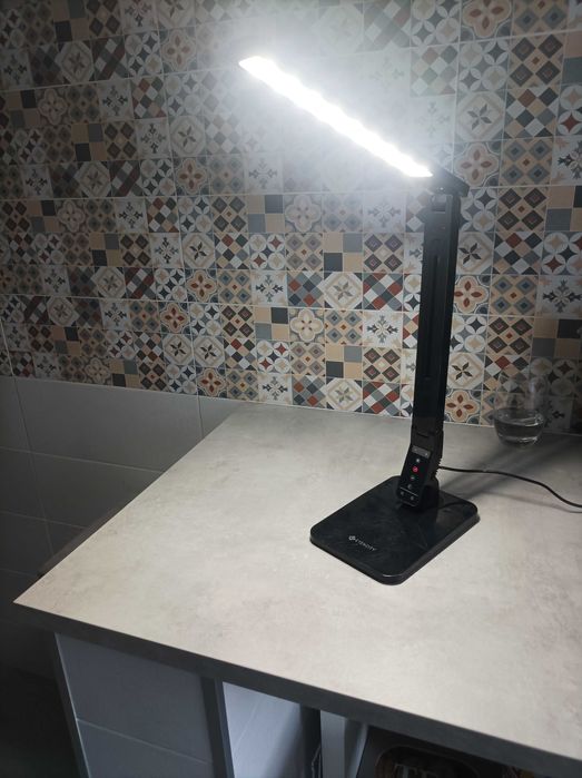 Lampka biurkowa ledowa