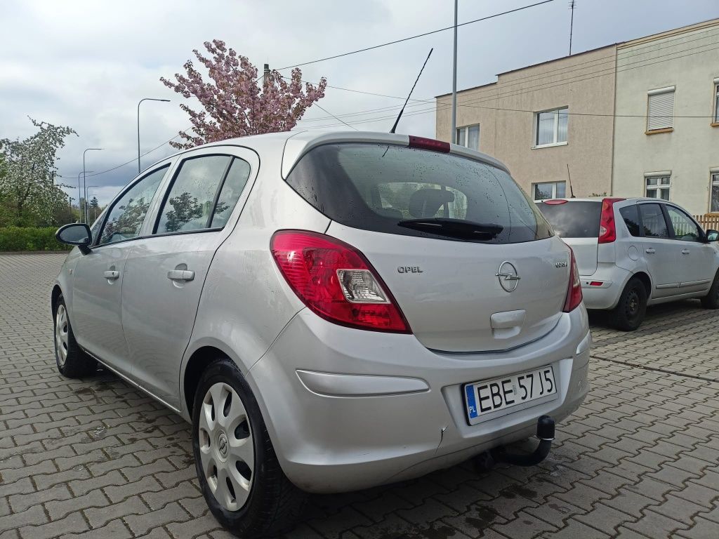 Opel corsa d 2009r 1.4 ben 120tys przebiegu