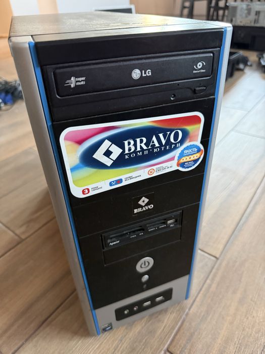 Корпус компютера повнорозмірний з приводом, кардрідером та кулером 120