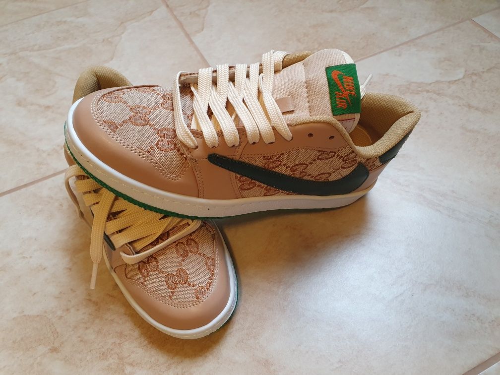 Nike Travis gucci