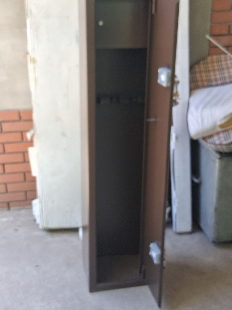 Szafa na broń 150x35x28