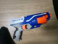Pistolet nerf plus 7 sztrzałek