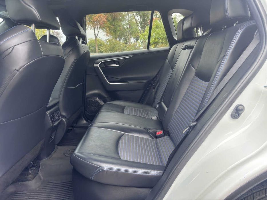 Toyota RAV4 Hybrid XSE      2020