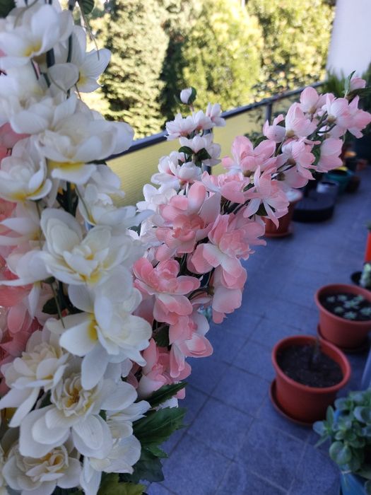Flores artificiais, 7 pés, como novas