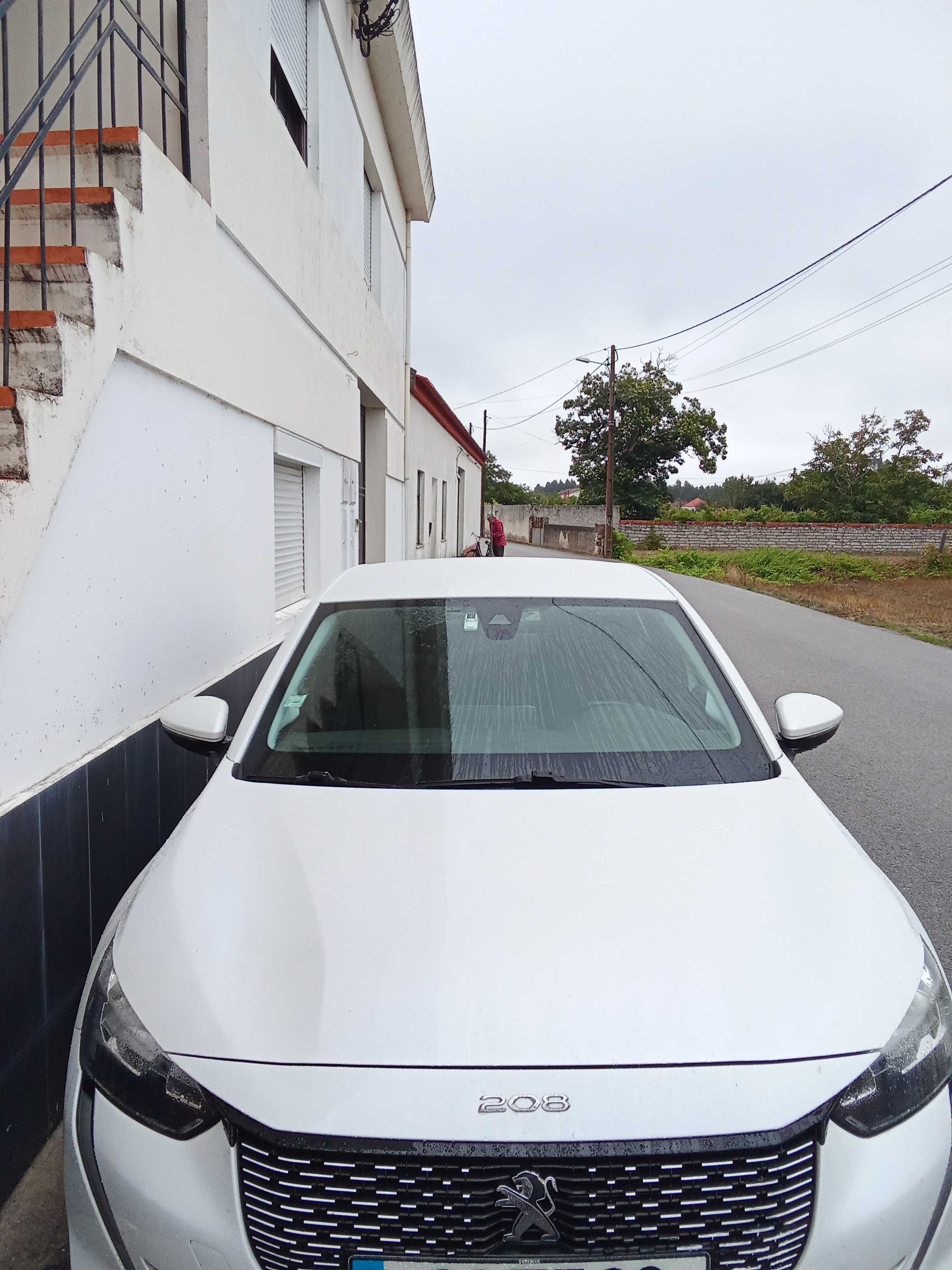 Peugeot E 208 carro elétrico como novo