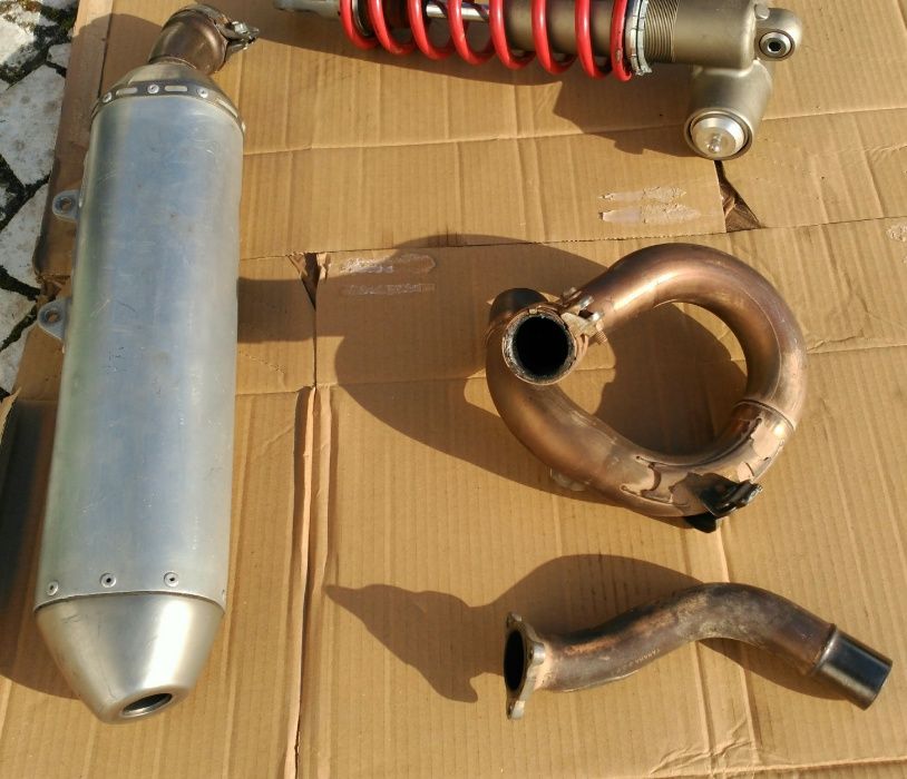 Amortecedor traseiro e coletor Escape  YZ450F 2012