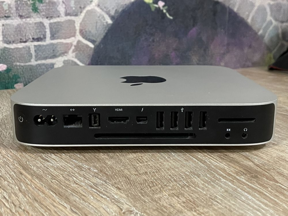 mac mini i7, dell p1914s 19”