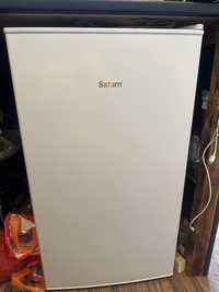 Холодильник Saturn почти новый