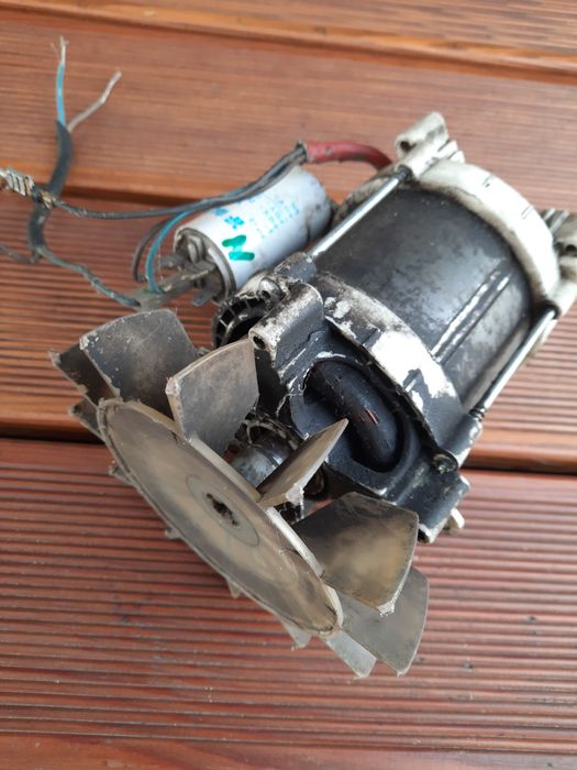 Silnik elektryczny do kosiarki, sprawny.
