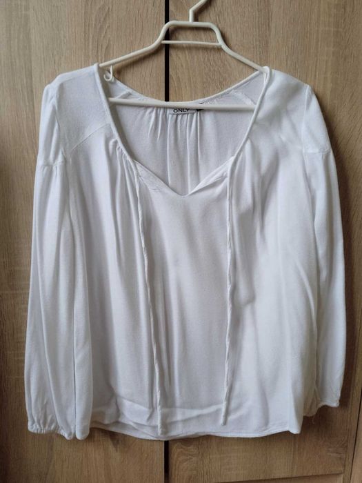 biała bluzka damska