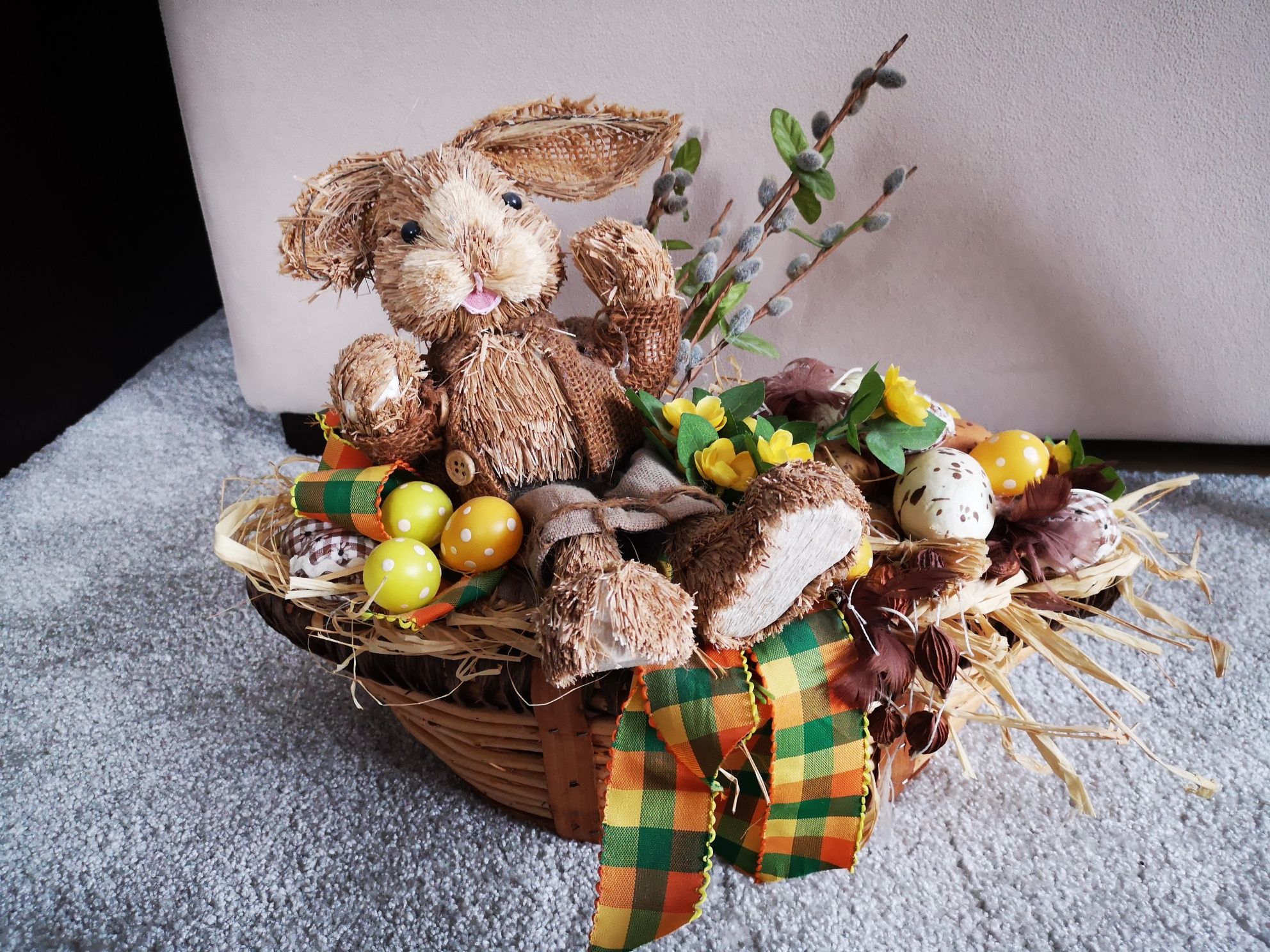 Dekoracja Wielkanocna duża króliczek w koszyczku