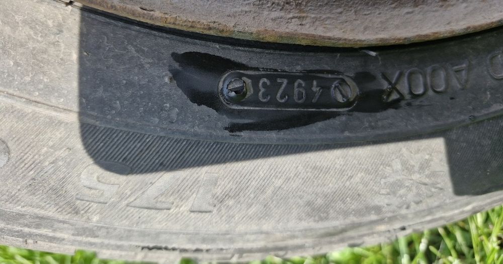 Felgi 14 cali 4x108 z oponami zimowymi kormoran 2023 plus kołpak Forda