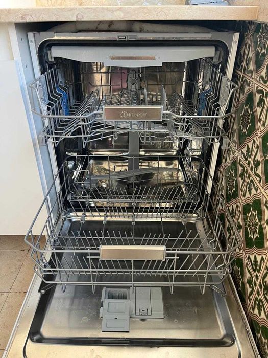 Máquina de Lavar Loiça INDESIT Push & Go DFO 3T133AF [C/ Garantia]