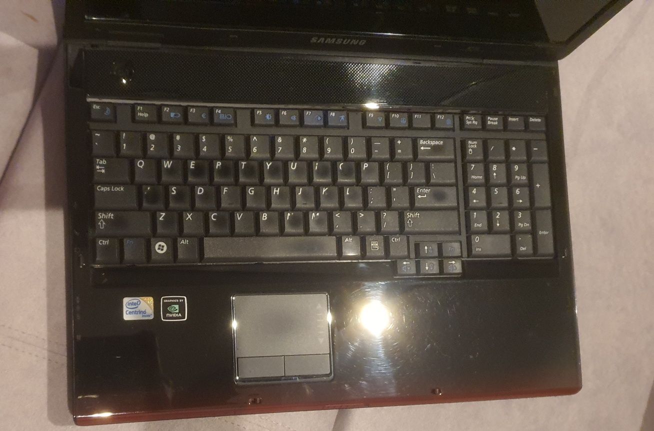 Laptop SAMSUNG  R710