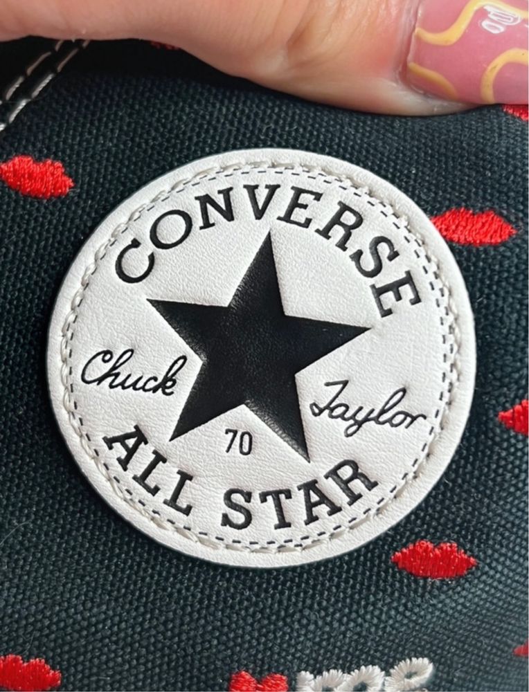 Converse Chuck 70 Embroidered Lips