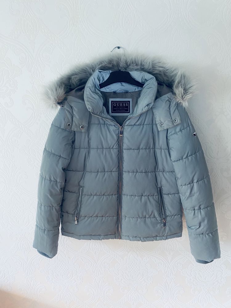 Piękna puchowa opalizująca kurtka Guess, M