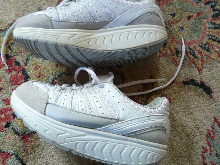 Graceland jak nowe buty sportowe typu adidasy białe na koturnie