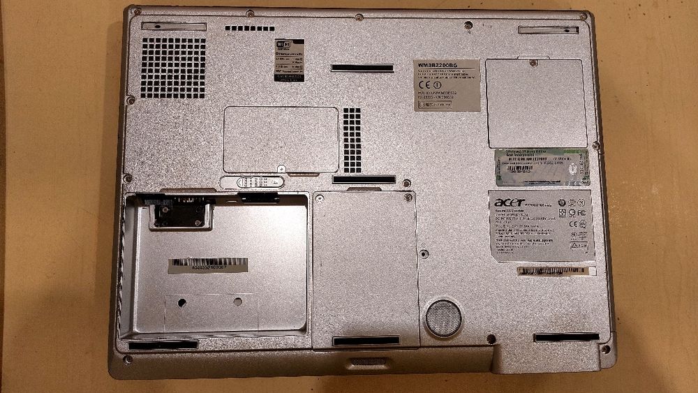 Ноутбук на деталі