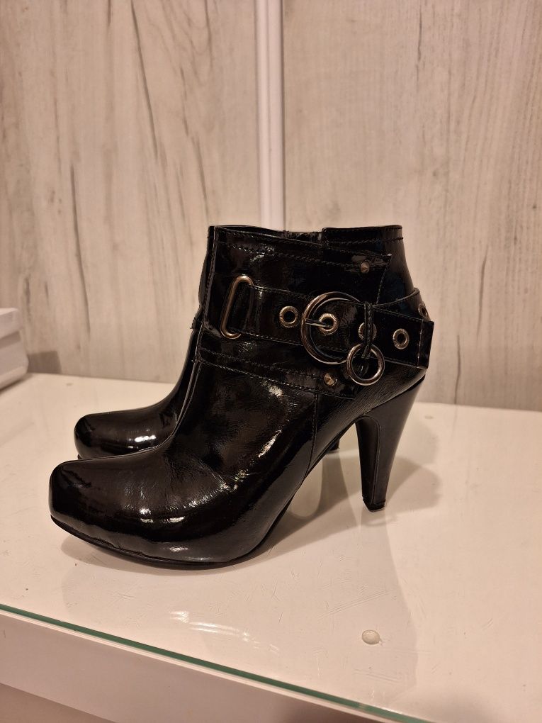 Lakierowane botki Jennifer rozm. 40