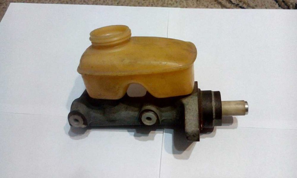 Продам оригин главный тормозной цилиндр для Москвич (412-3505015 ГАЗ)
