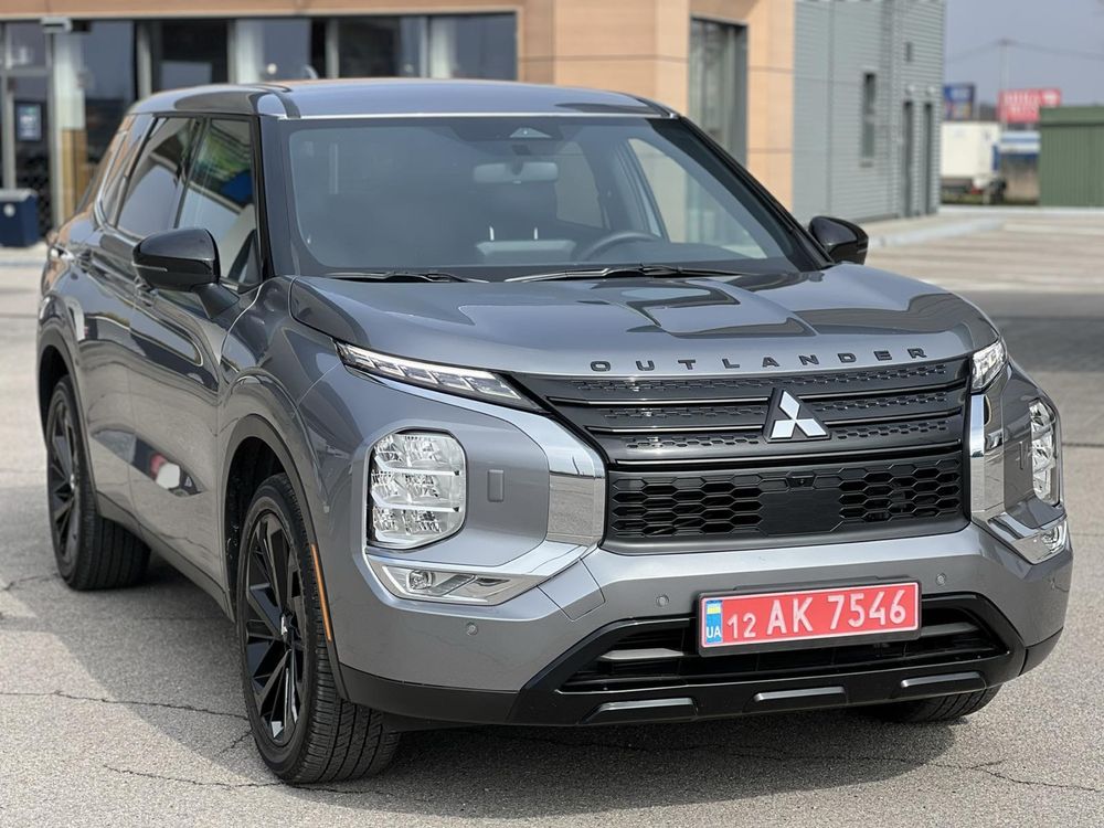 2023 Mitsubishi Outlender Black Edition