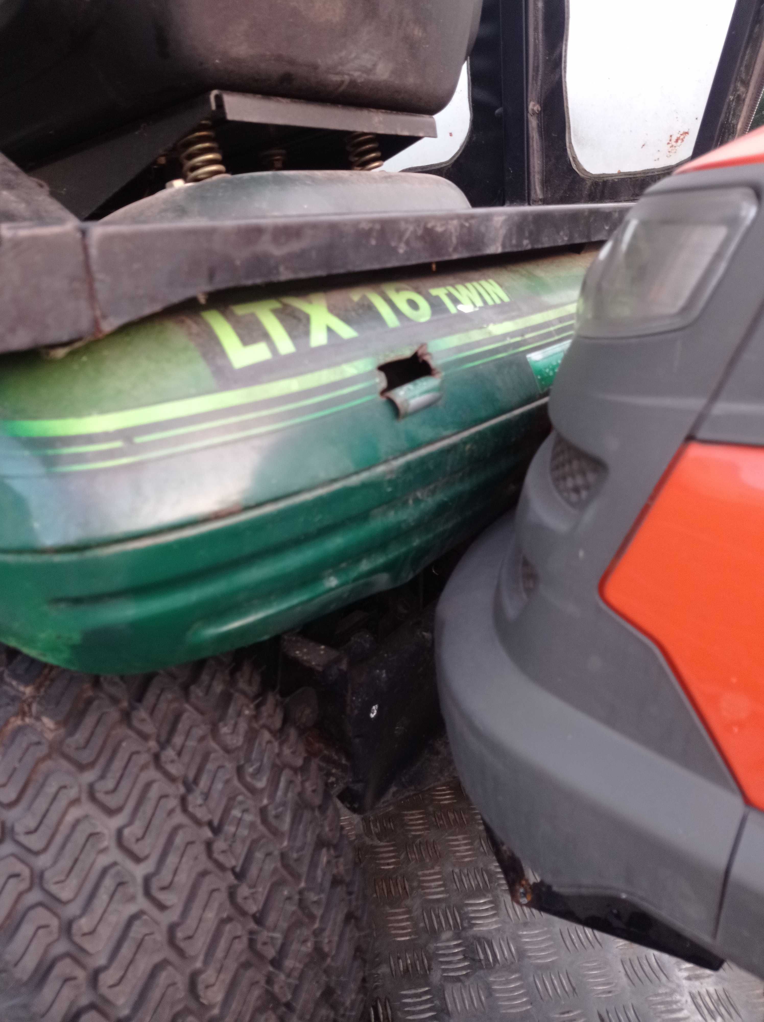 Kosiarka traktorek Bolens LTX 16 TVIN pompa oleju boxer