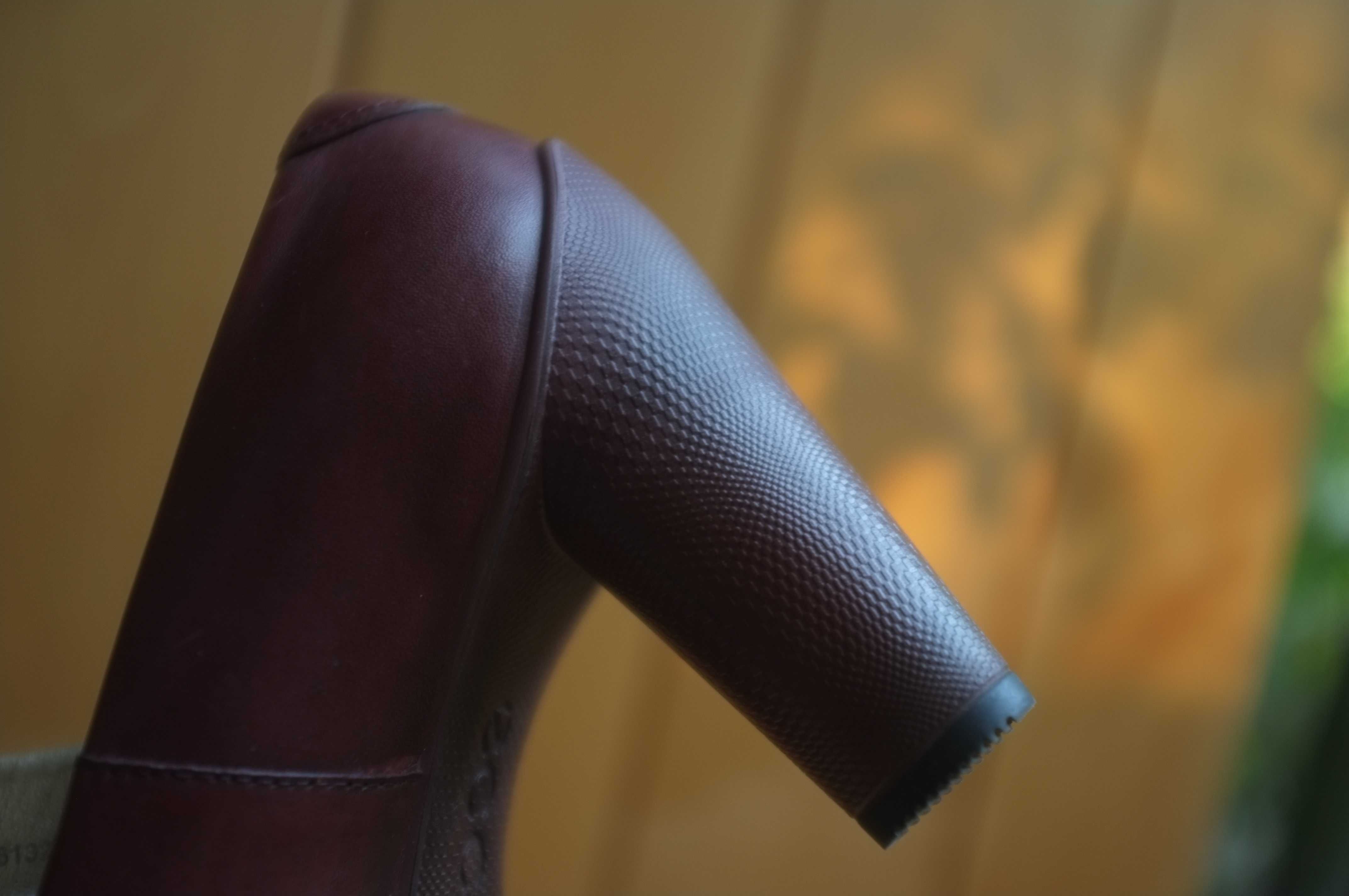 burgundowe skórzane półbuty na obcasie Ecco Sculptured bordo premium