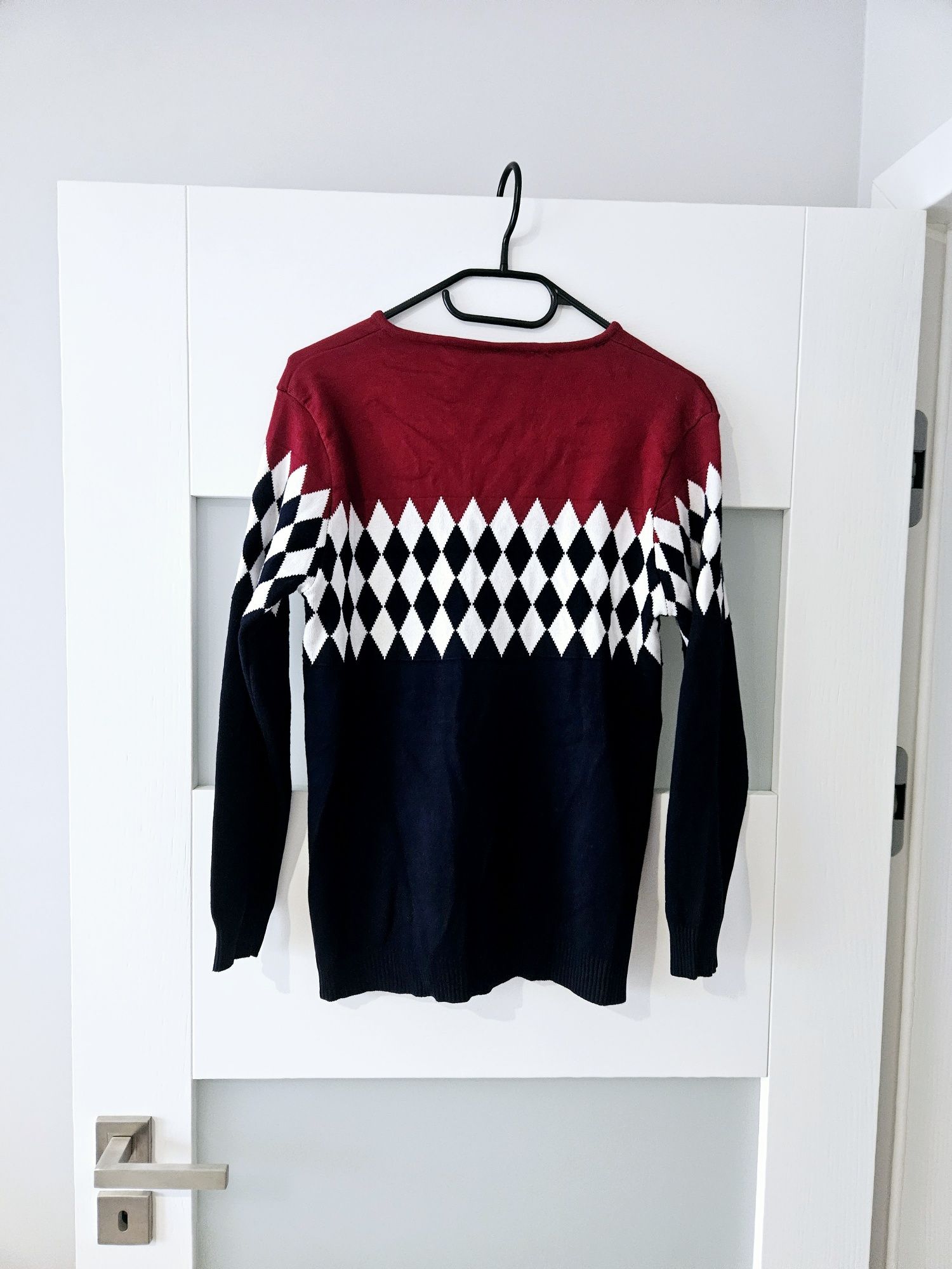 Nowy sweter w geometryczne wzory marki 38 sweter m