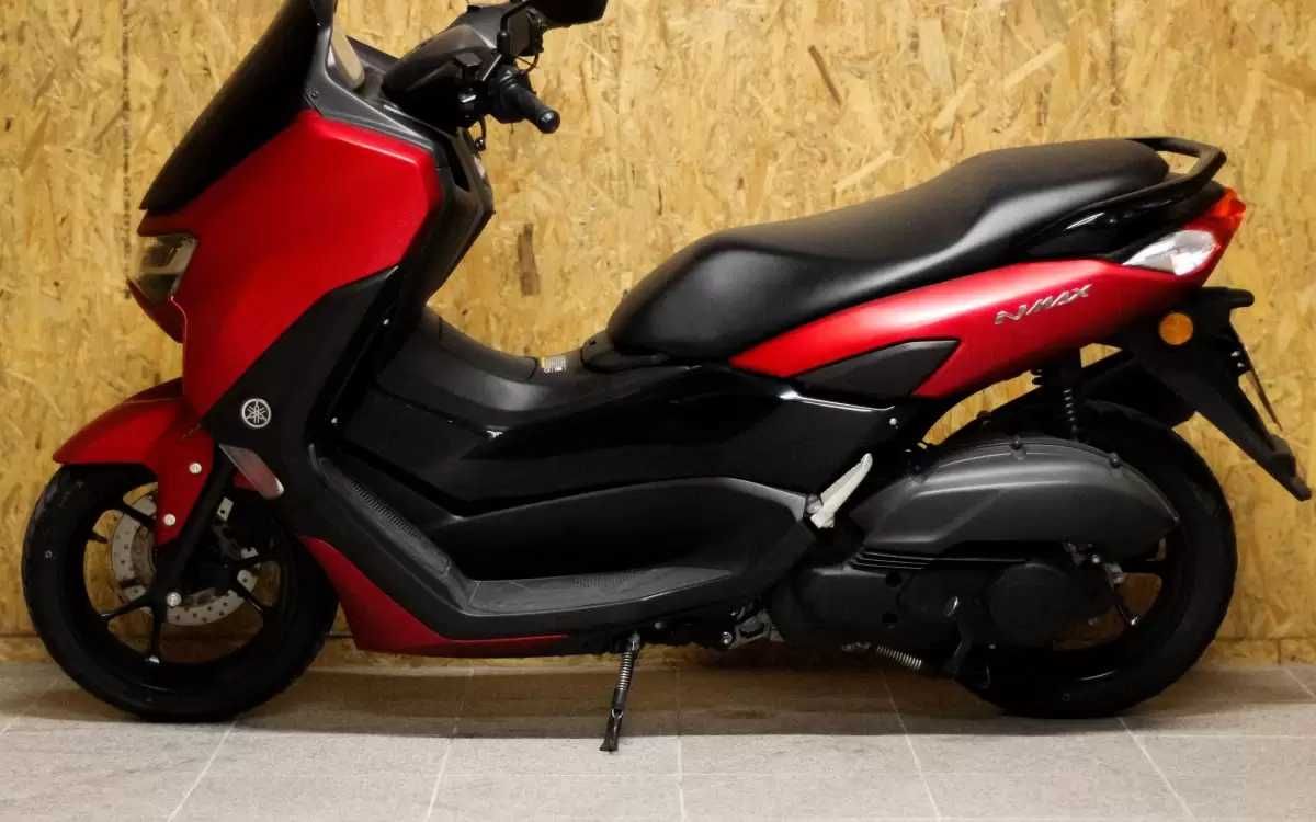 Yamaha N Max Vermelha