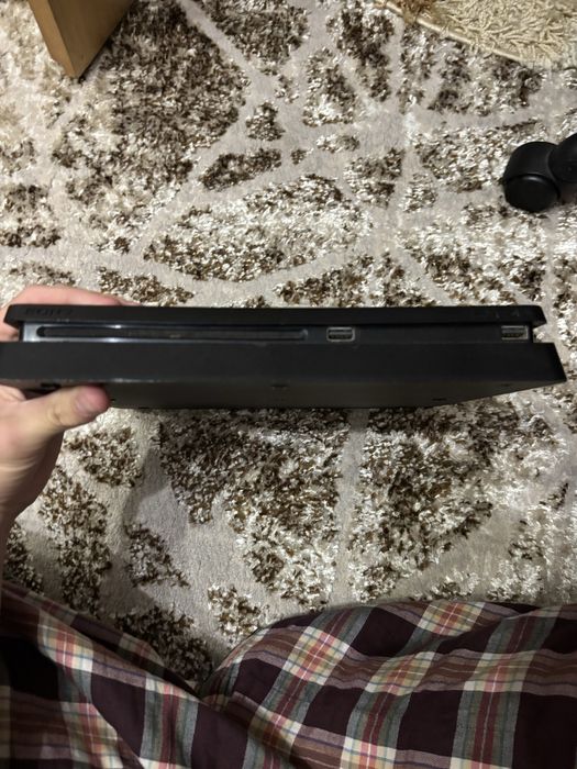 Продам PS4 slim 500gb