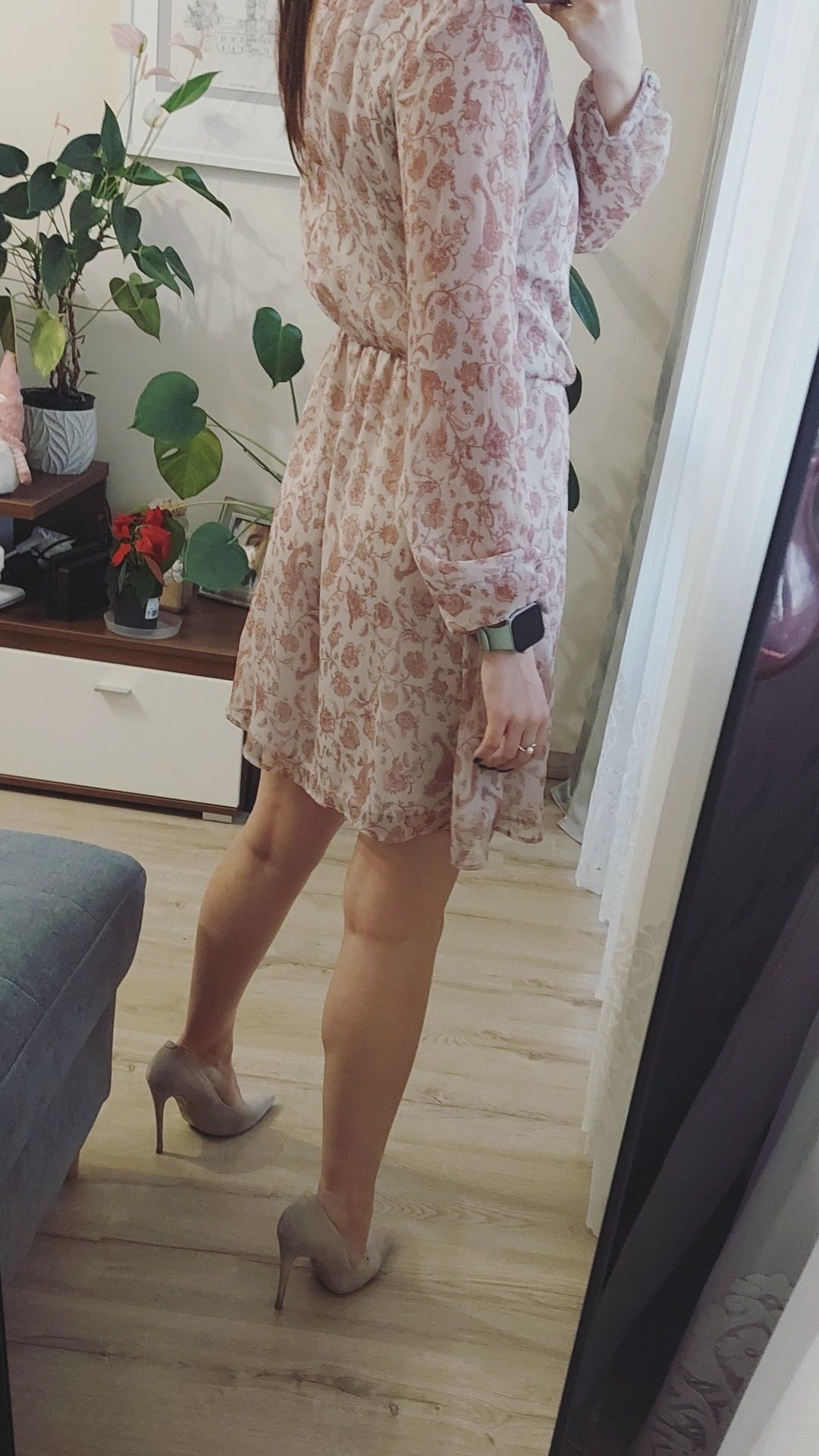 Delikatna i zwiewna sukienka pod szyję Mango Suit kwiaty XS 34