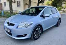 Тойота Аурис 1.6 автомат( целая )