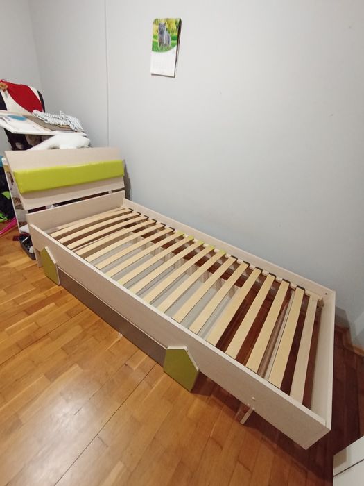 Łóżko dziecięce rama, podłoga plus szuflada na pościel.