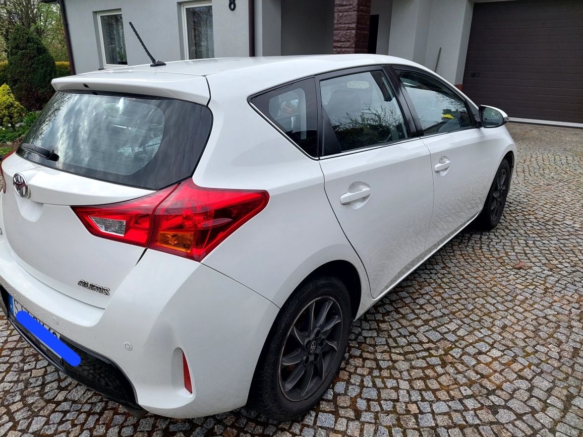 Samochód osobowy Toyota Auris w gazie