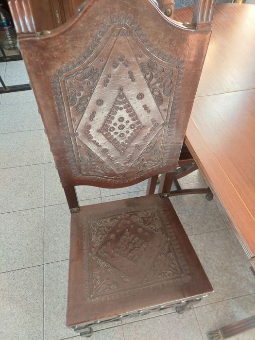 Mesa com 6 cadeiras