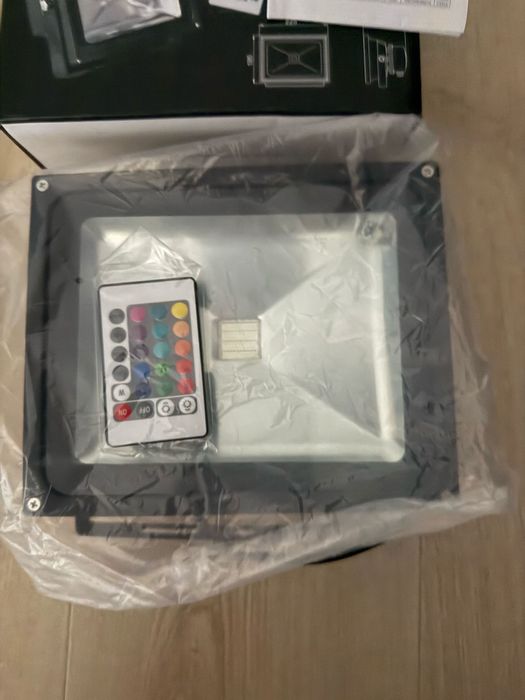 Naświetlacz z kolorowym światłem RGB led z pilotem 30W VO0540 Volteno