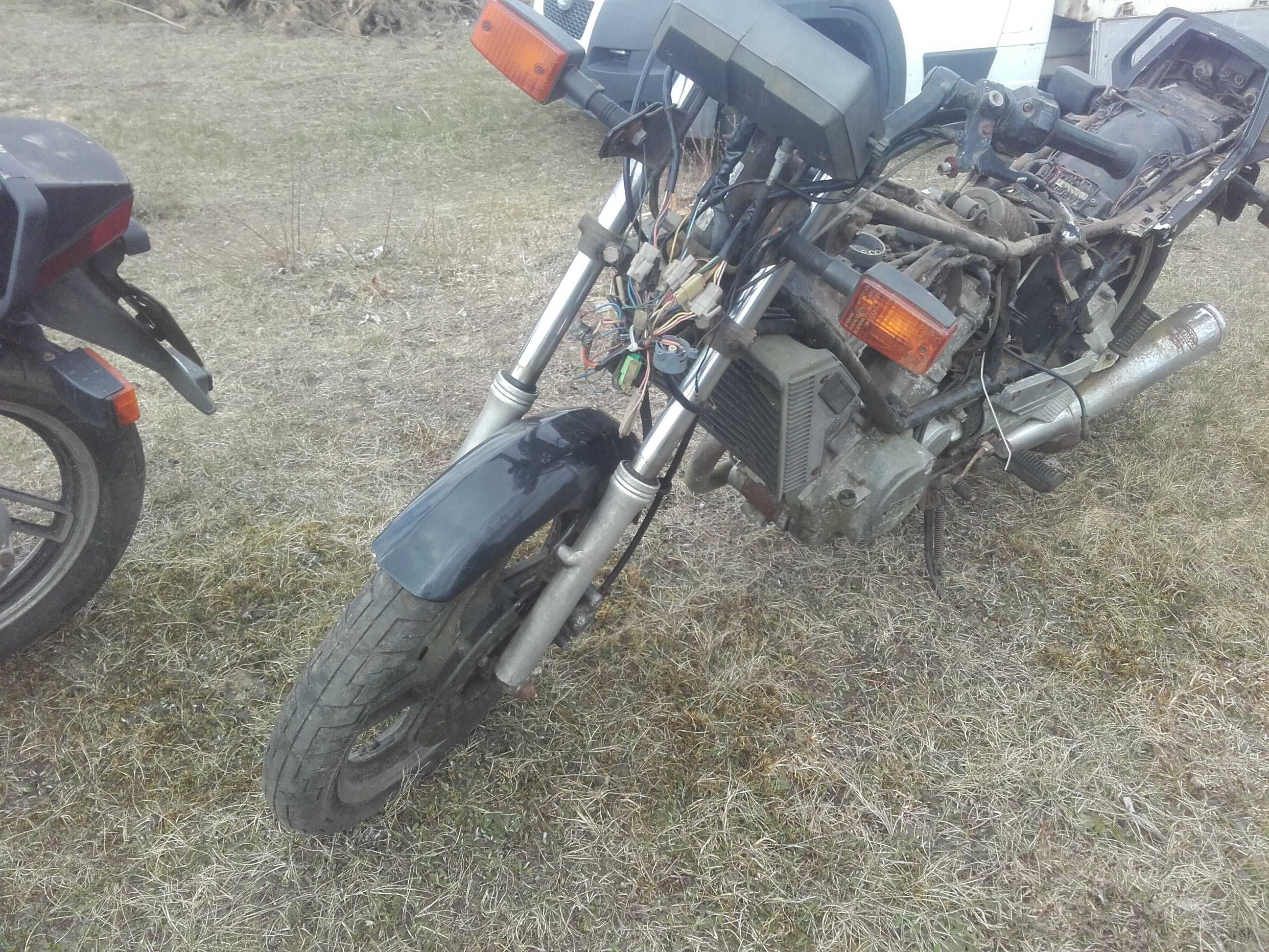 Yamaha xz550 xz 550 vision silnik lagi bak gaźniki felga koło części
