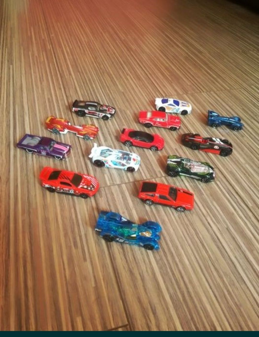 Autka Hot Wheels resoraki samochód wyścigowy + GRATIS