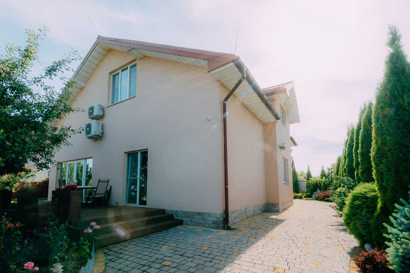 Продаж 2 поверхового будинку з гаражем і ділянкою на 18 соток