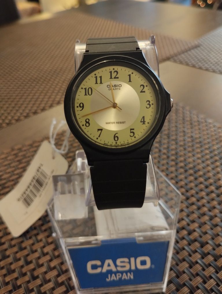 Zegarek Casio wskazówkowy. złota tarcza! Nowy! Okazja! Model mq24