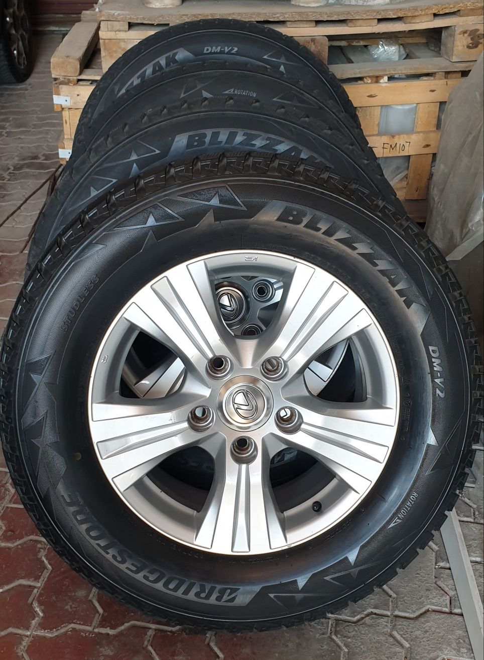 Lexus Диски з Резиною Bridgestone 285/60r18