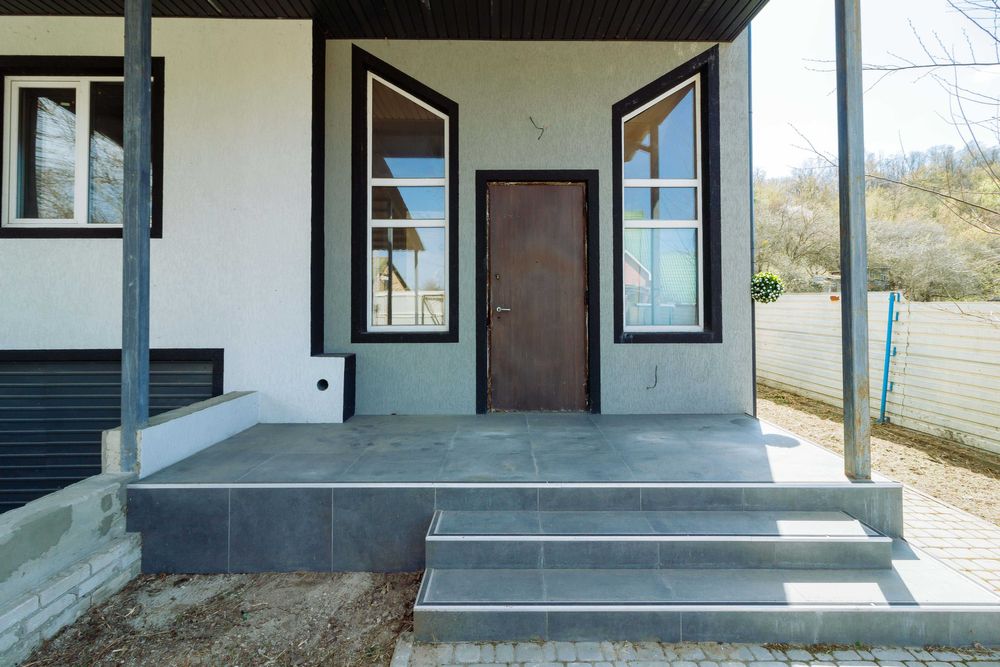 Без% Продаж сучасного будинку на березі Дніпра в Халеп"я Обухівський р